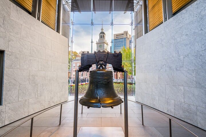 Explore Philadelphia landmarks from New York image 4