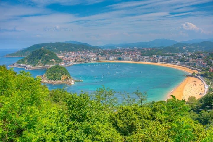Customizable private sightseeing tour in San Sebastian image 4