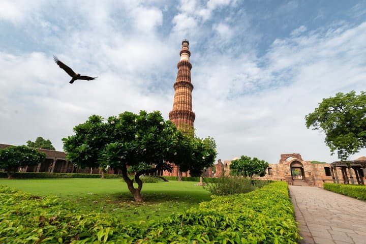 Private Tour of Old and New Delhi Jama Masjid India Gate Qutub Minar image 2