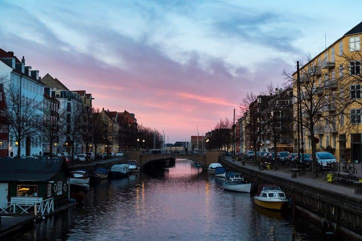 Tour privado nocturno por Copenhague en Nyhavn con lo más destacado de la ciudad imagen 6