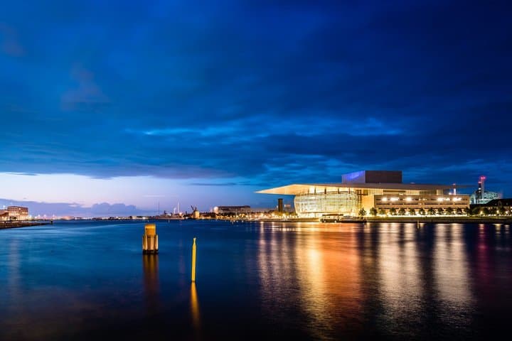 Tour privado nocturno por Copenhague en Nyhavn con lo más destacado de la ciudad desde Airbnb Sol Caribe Apartments foto 4