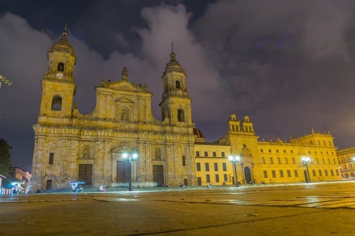 Visite nocturne privée de Bogota image 3