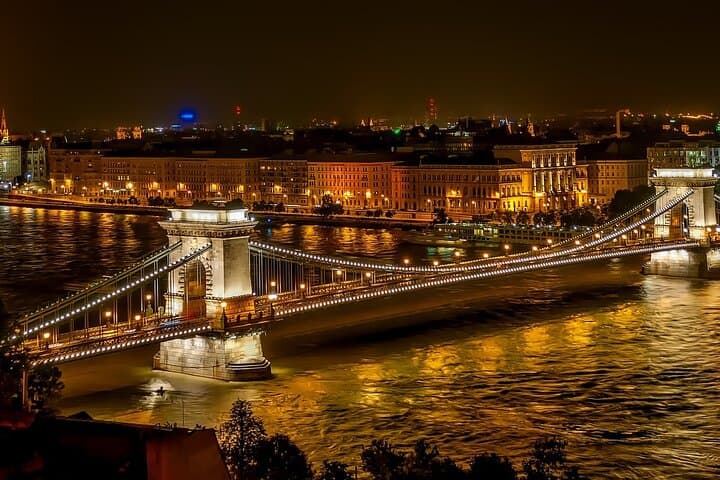 Budapest de noche imagen 5