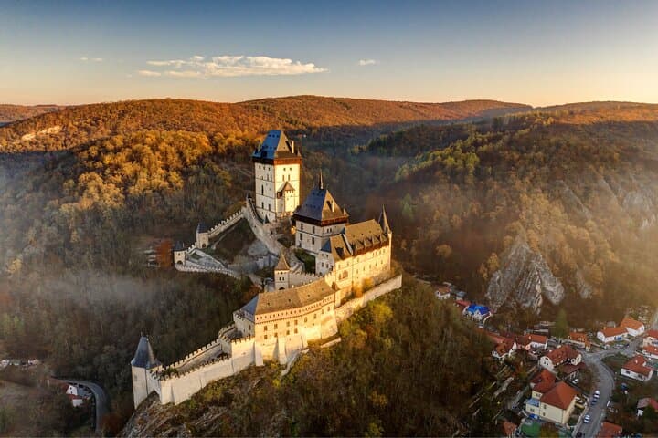 Passeio privado de Karlstejn desde Praga en coche imagen 5