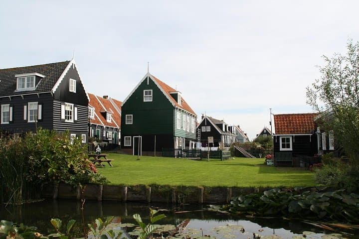 D'Amsterdam : visite privée à Zaanse Schans, Volendam et Marken image 3