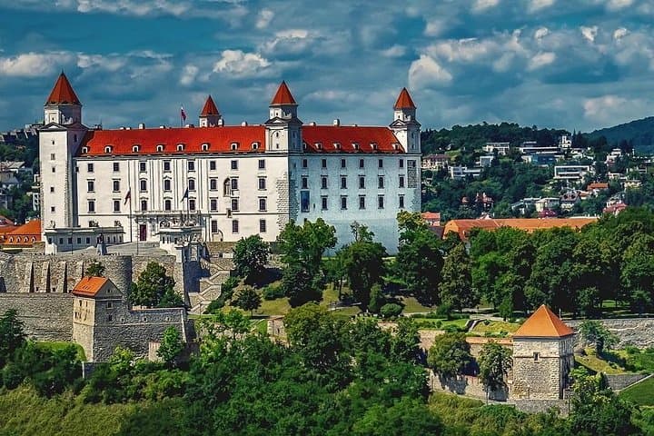 Excursión privada de un día desde Budapest a Bratislava
