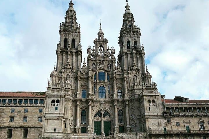 Visite privée de Saint-Jacques-de-Compostelle et de la cathédrale de Porto image 3