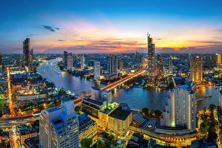Private Bangkok Night Tour: Markets, Temples and Riverside image 2