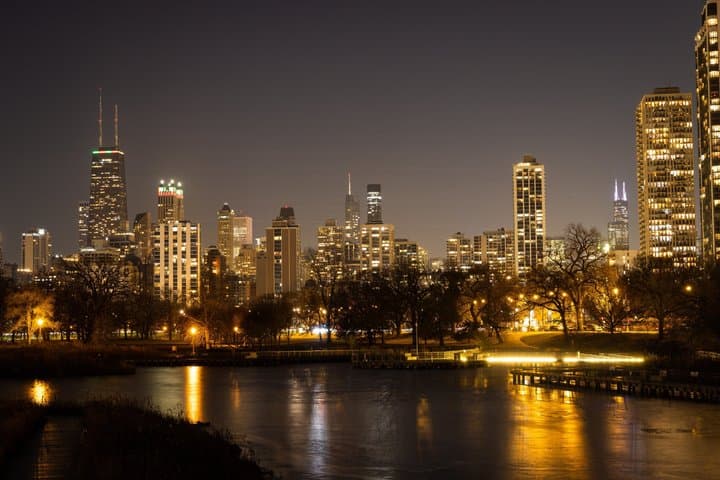 Private Chicago Night Skyline Tour and Lakefront Scenic Drive