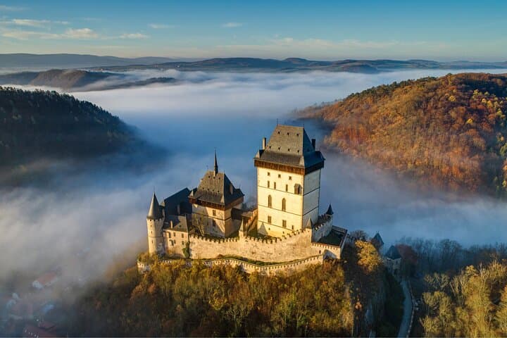 Passeio privado de Karlstejn desde Praga en coche imagen 1