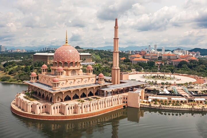 Tour privado desde Kuala Lumpur: lagos Putrajaya y Mezquita Rosa