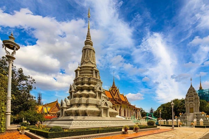 Visita privada a la ciudad de Phnom Penh, Palacio Real, Wat Phnom y Riverside imagen 2