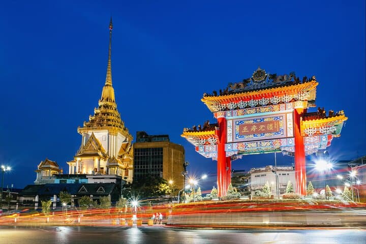 Private Bangkok Night Tour: Markets, Temples and Riverside image 4