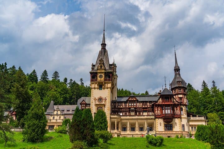 Voyage privé au château de Dracula depuis Bucarest image 4