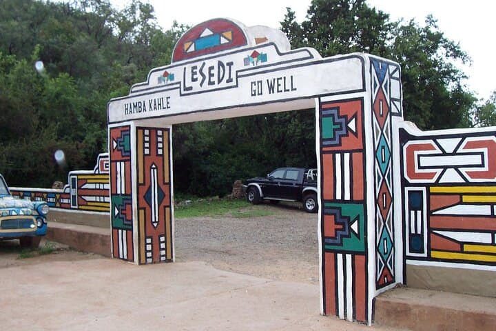 Visite privée du parc des lions du berceau de l'humanité et du village de Lesedi image 6