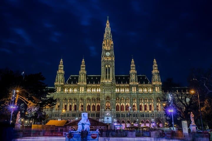 Tour privado de luces nocturnas y monumentos de Viena imagen 1