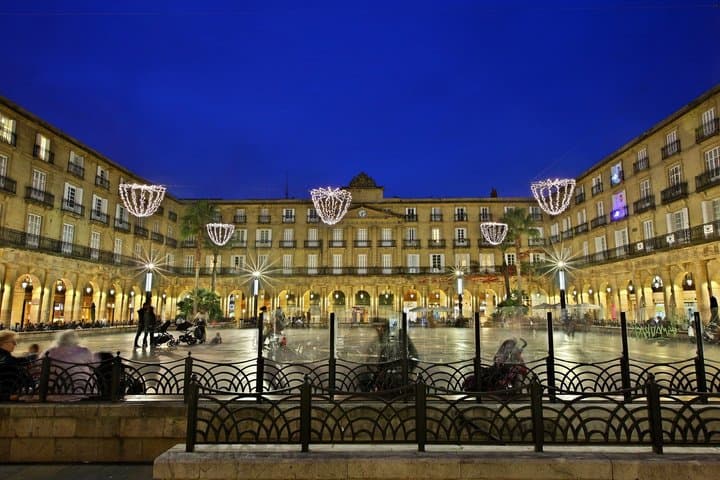 Visite nocturne privée de Bilbao avec lumières et vues du Guggenheim image 5