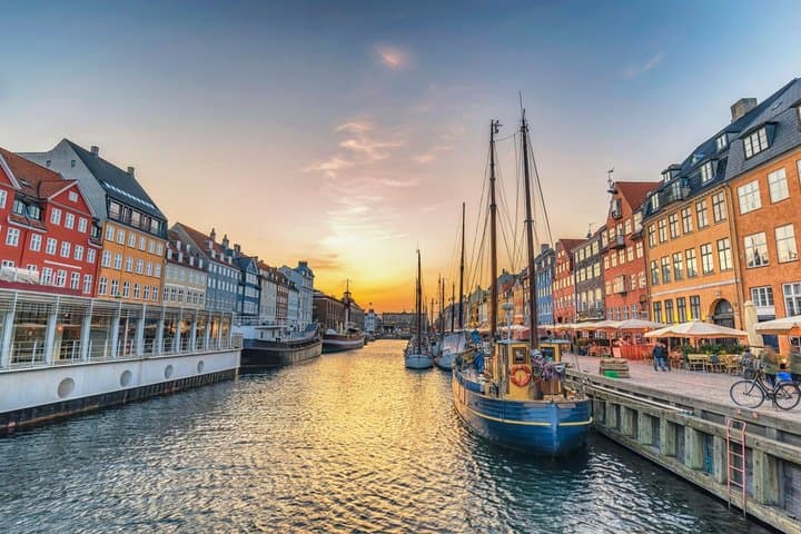 Tour privado nocturno por Copenhague en Nyhavn con lo más destacado de la ciudad desde Airbnb Sol Caribe Apartments