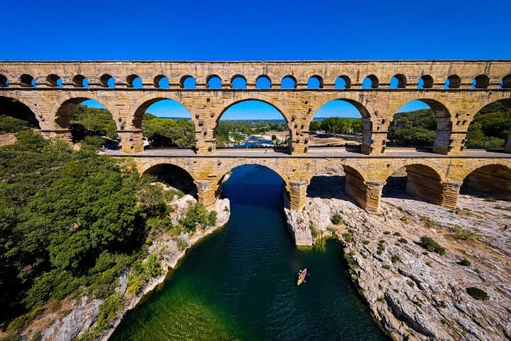 Marsella a Aviñón y Pont du Gard: tour histórico privado imagen 1