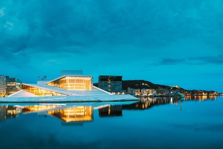 Tour privado nocturno por Oslo: luces de la ciudad y vistas al fiordo imagen 2
