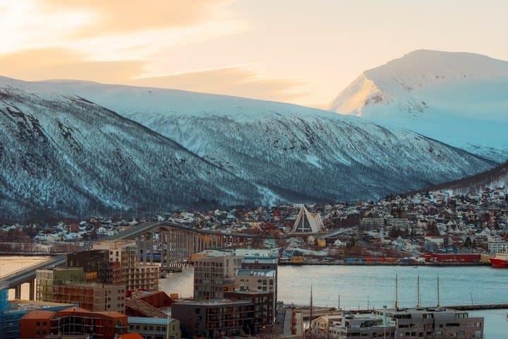 Tour privado por lo más destacado de la ciudad de Tromsø desde Airbnb Playa Turquesa Ocean Club foto 3
