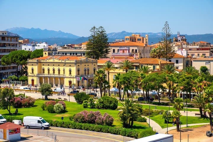 Visite de la ville d'Olbia avec vue sur le centre historique et la côte image 6
