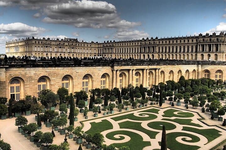 Private round-trip transfer to Versailles