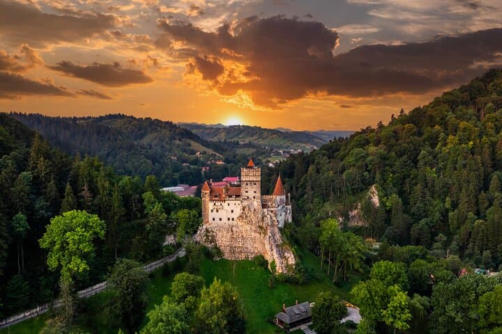 Voyage privé au château de Dracula depuis Bucarest image 2