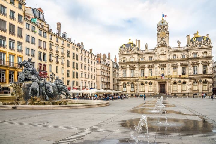 Visite nocturne privée de Lyon, illuminations et monuments de la ville image 3