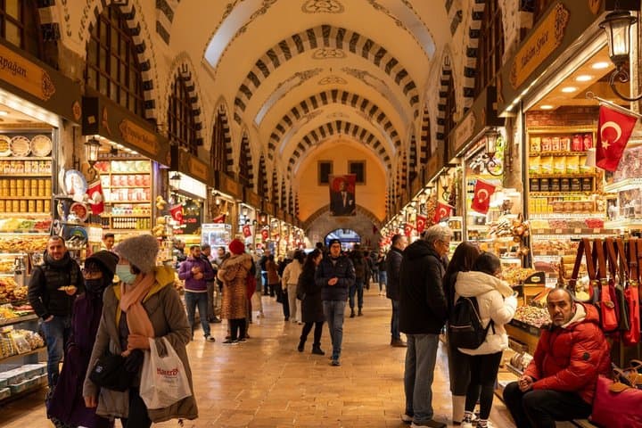 Tour privado por la ciudad de Izmir en Konak Kordon y lugares destacados locales imagen 6