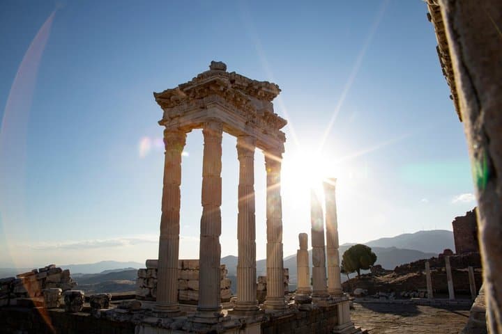 Visite privée de Pergame depuis l'acropole d'Izmir et Asklepion image 3