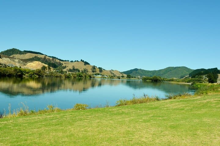 Visite privée d'Auckland à Hobbiton Shire et au plateau de tournage de Waikato image 3