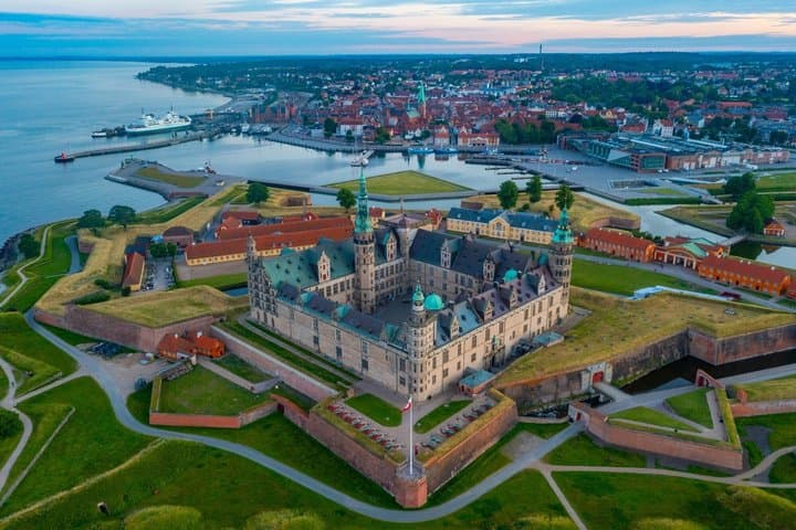 Tour privado por los castillos del norte de Zelanda Kronborg y Frederiksborg imagen 2