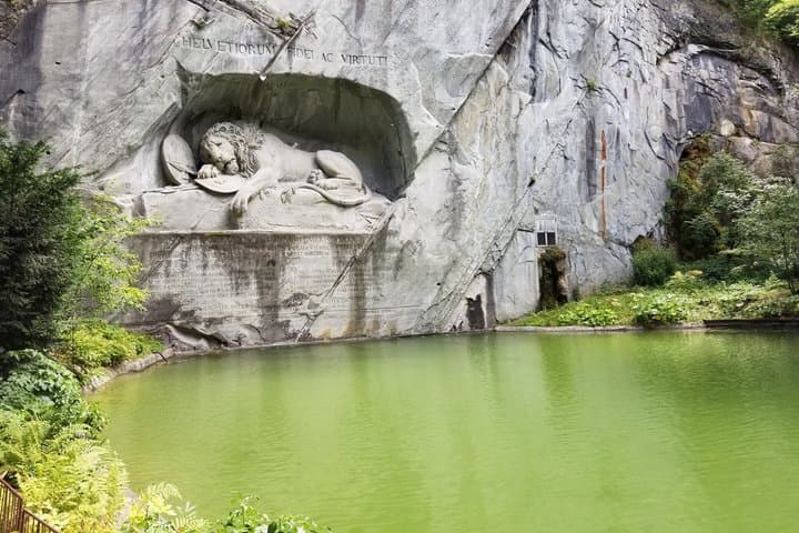 Excursión privada de un día a las vistas del lago de Lucerna y el casco antiguo de Zúrich imagen 6
