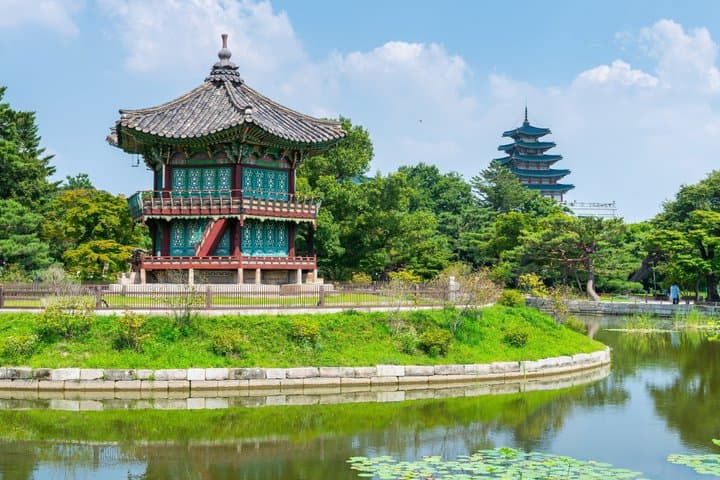 Tour privado en coche por Bukchon Hanok Village Seúl desde Airbnb White Sands Residencial foto 3
