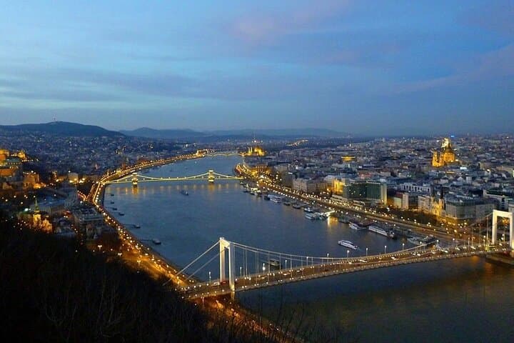 Budapest de noche imagen 3