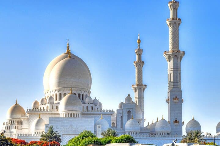 Dubai: Grand Mosque and Abu Dhabi Palace Private Day Trip image 2