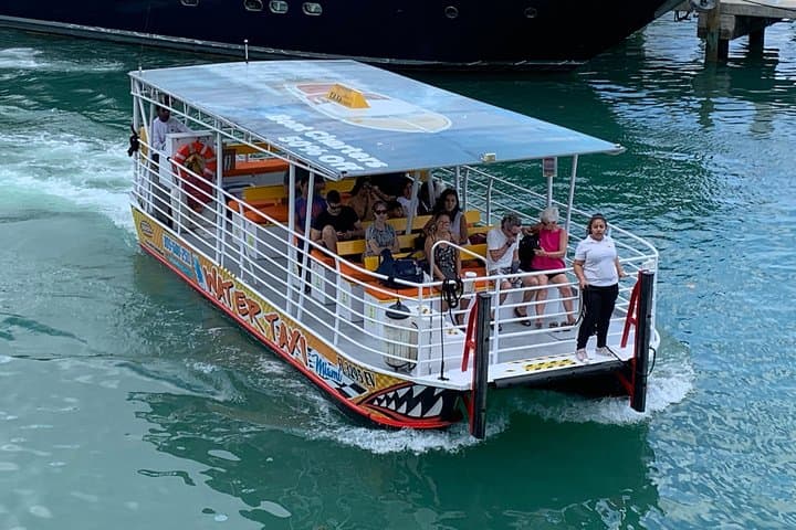 Water Taxi entre Bayside Marketplace y South Beach