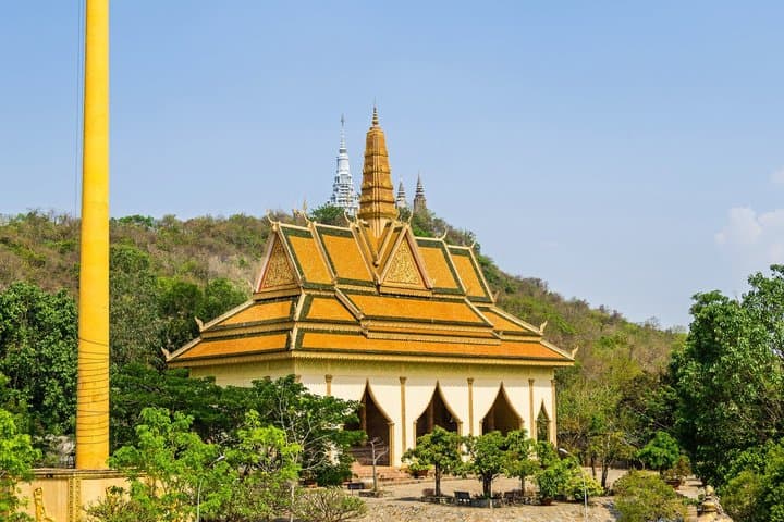 Tour privado a la montaña Oudong, antigua capital y templos imagen 4