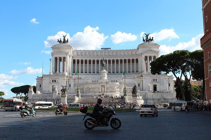 Private Rome Airport Transfer with 1-Hour City Highlights Tour image 5