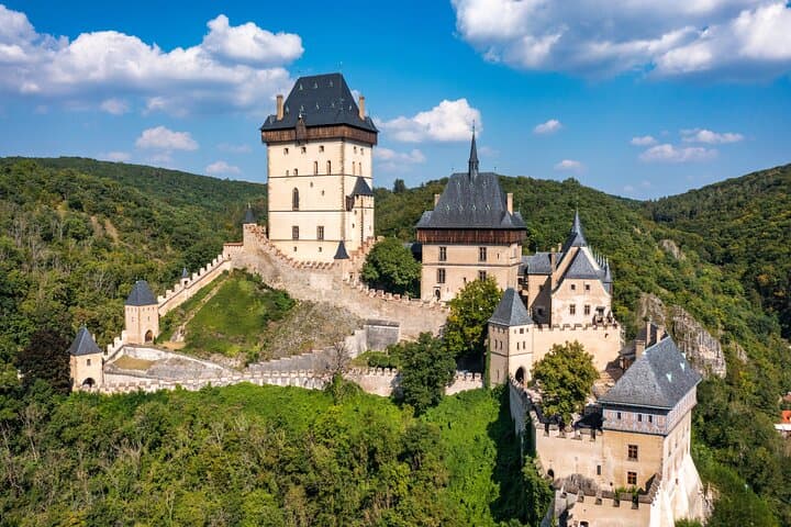 Passeio privado de Karlstejn desde Praga en coche imagen 3