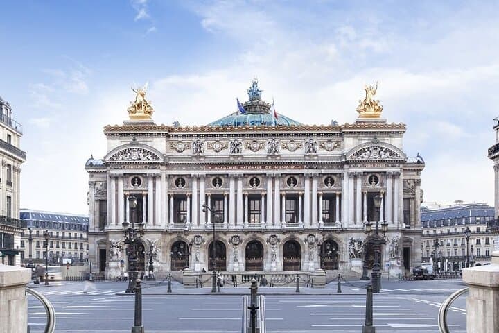 Private Paris Airport Transfer and City Sightseeing Tour image 6