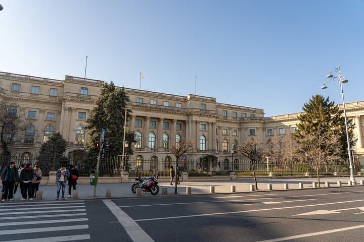Explorez l'histoire et la culture de Bucarest lors d'une visite privée image 3
