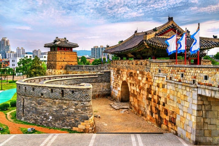 Tour privado de un día en Seúl en la fortaleza Suwon Hwaseong y Starfield desde Airbnb Residencial El Cortecito foto 4