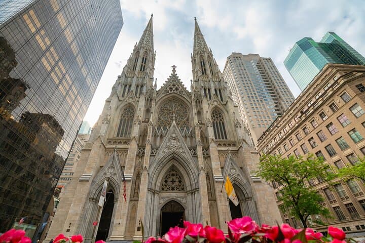 Explore famous Manhattan landmarks on a private tour image 2
