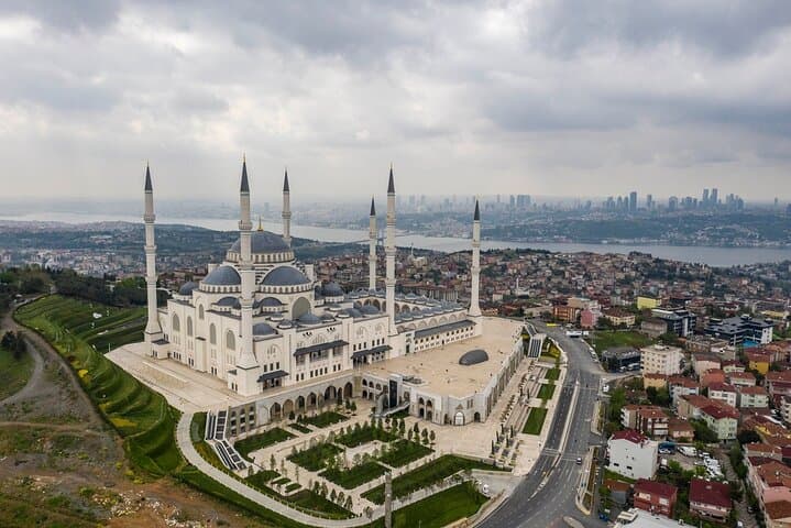 Traversez le Bosphore et explorez la partie asiatique d'Istanbul comme un local image 5