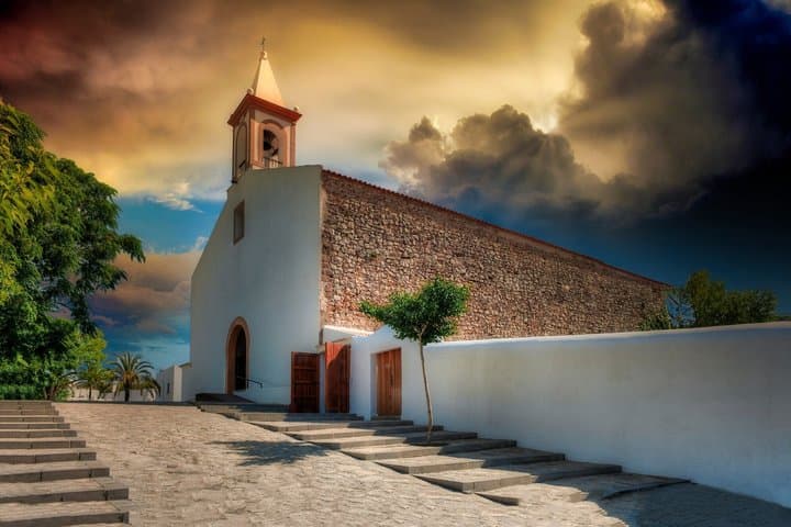Visite privée d'Ibiza cachée à travers les villes, la culture et les lieux pittoresques image 4