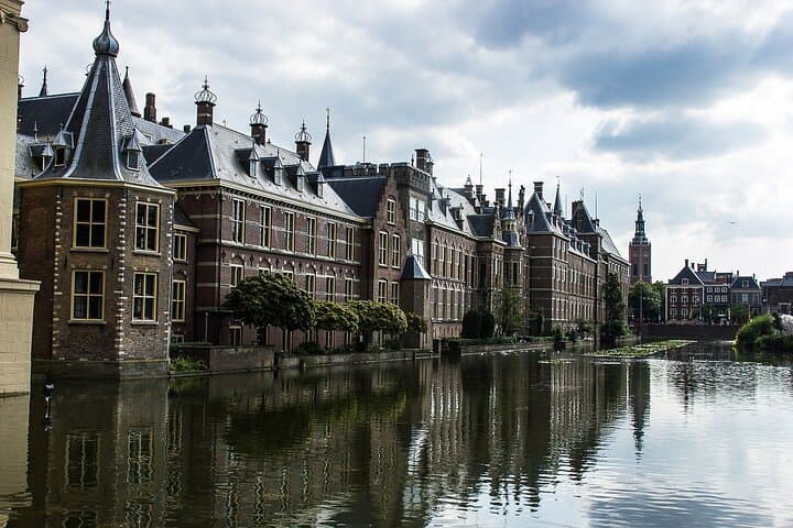Excursión cultural privada de un día a La Haya y Delft desde Ámsterdam imagen 2