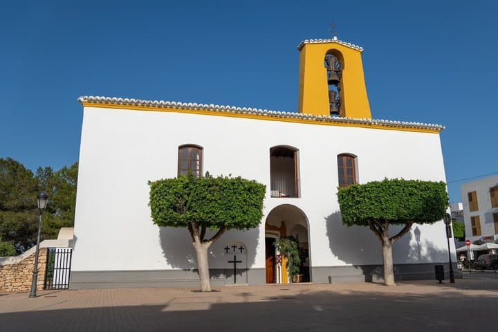 Visite privée d'Ibiza cachée à travers les villes, la culture et les lieux pittoresques image 2