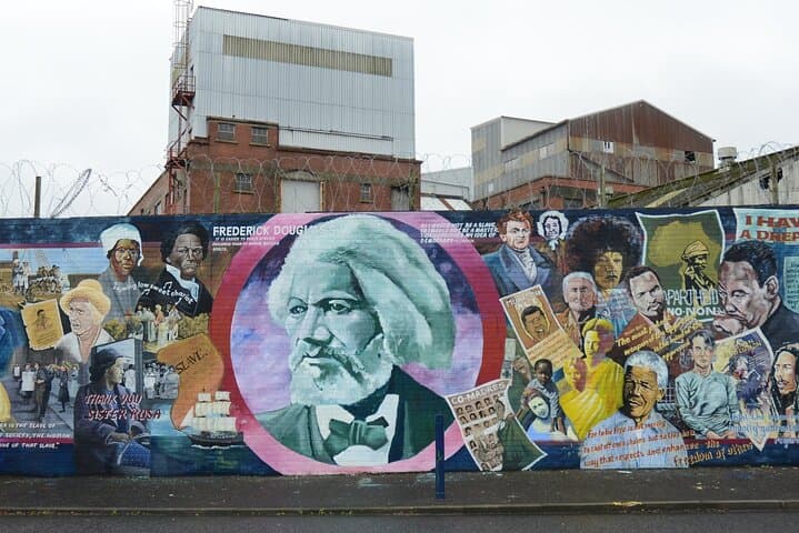 Private Belfast History Tour: Murals and Crumlin Jail image 4
